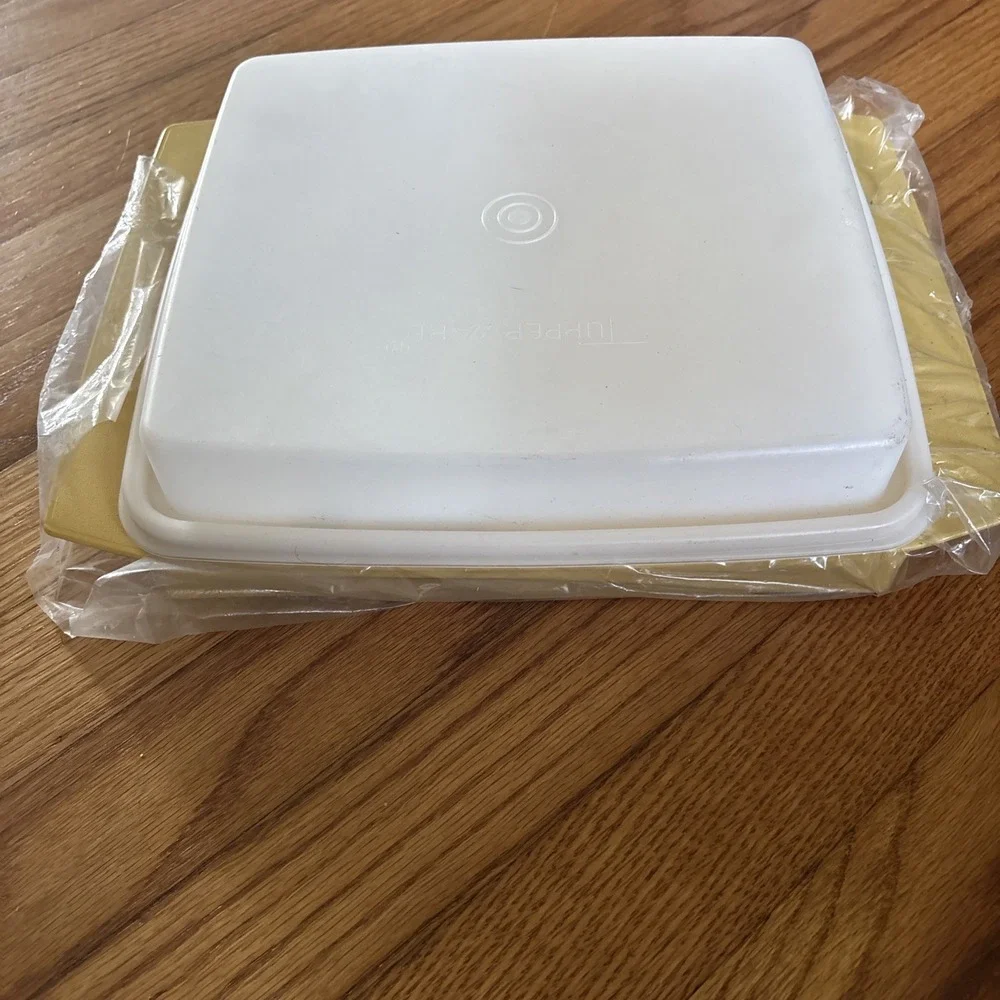 Vintage Tupperware Deviled Egg Carrier Holder Harvest Gold - Trays Are Sealed